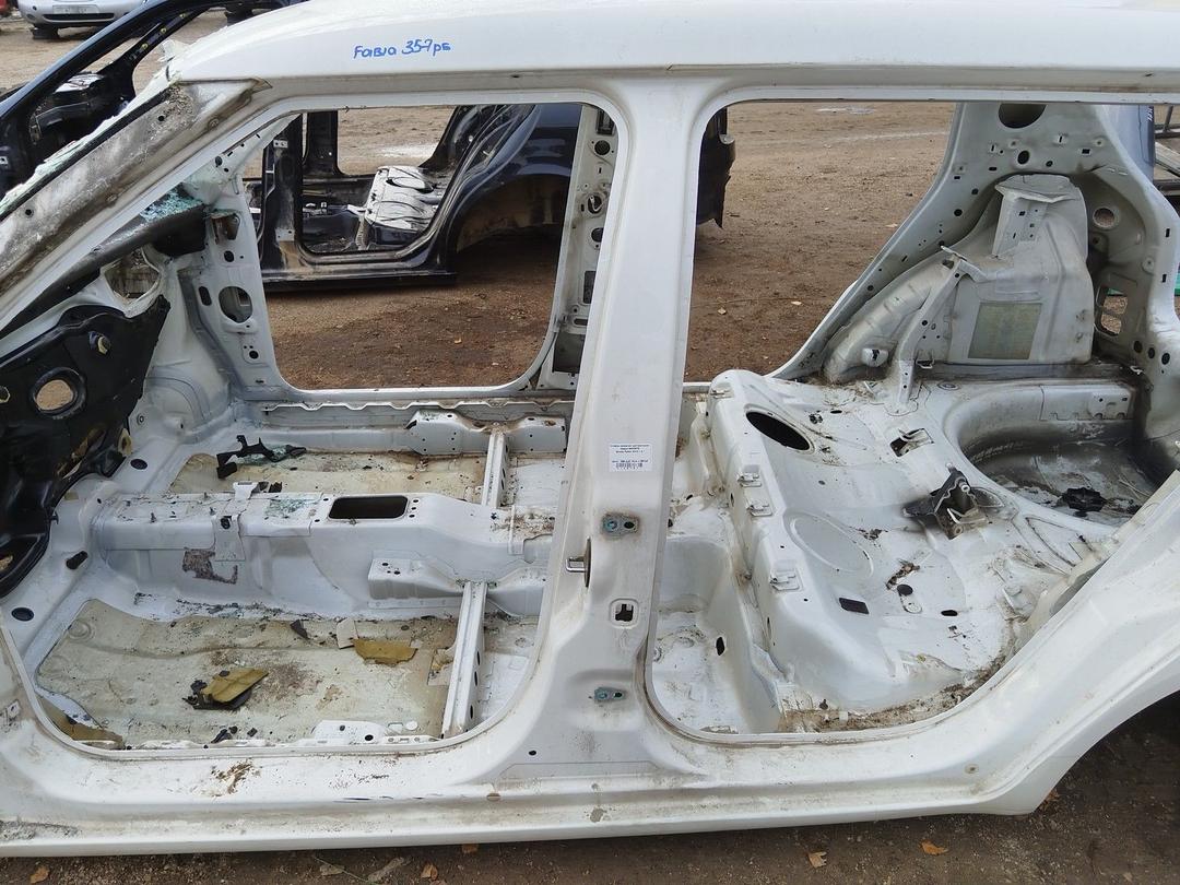 Стойка кузовная центральная левая DWYATD Skoda Fabia