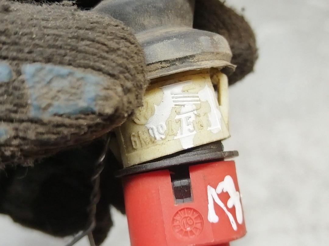 Выключатель концевой (концевик) 5M4YXV Volkswagen Sharan купить