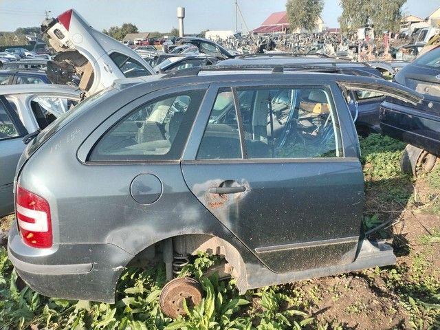 Петля двери задней правой HM4G97 Skoda Fabia