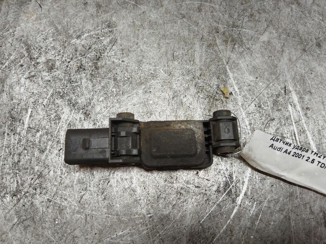 Датчик удара YH2Y3P Audi A4