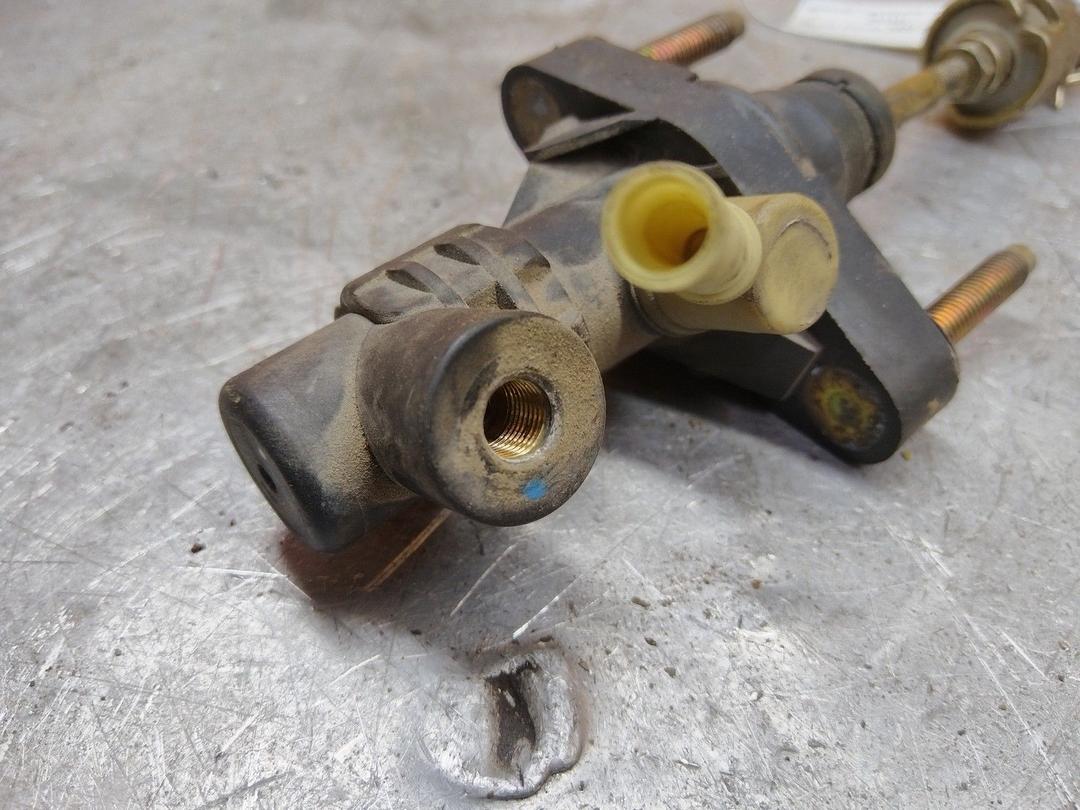 Цилиндр сцепления главный 2P3341 Toyota Corolla купить с доставкой