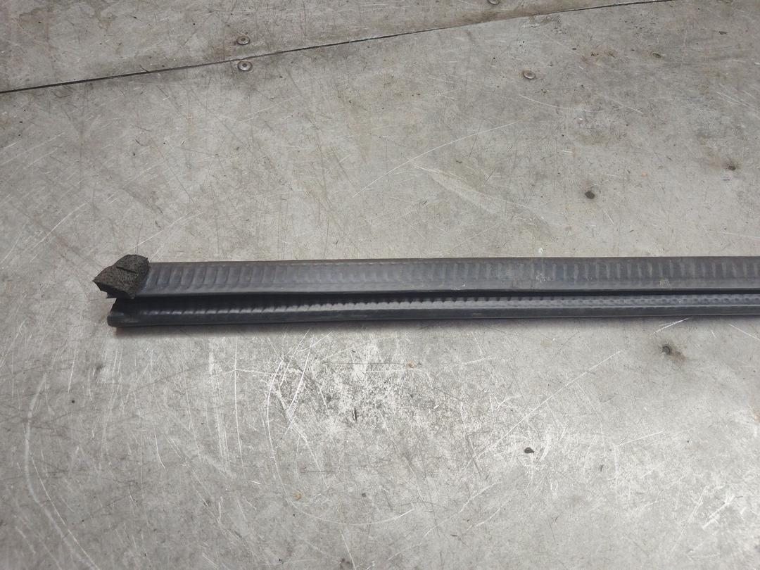 Молдинг стекла двери передней правой внутренний OMDX22 Ford Fusion - Фото 7