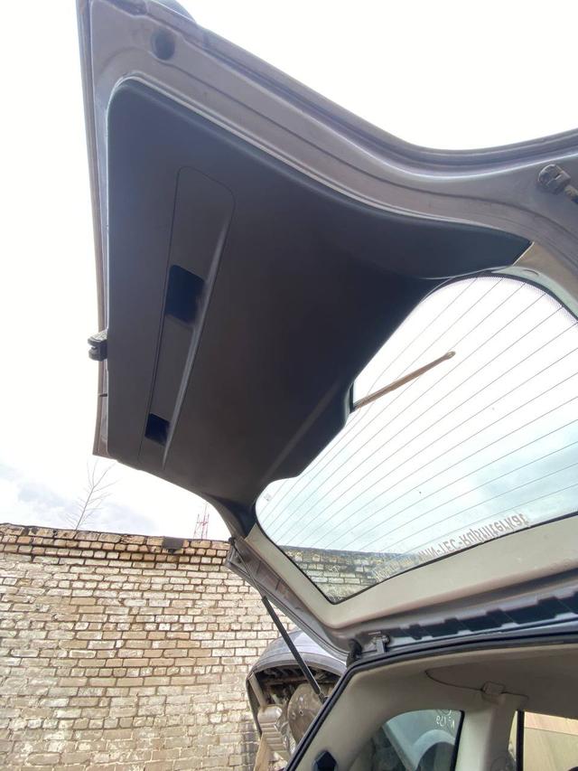 Обшивка крышки багажника 94NYN4 Opel Zafira