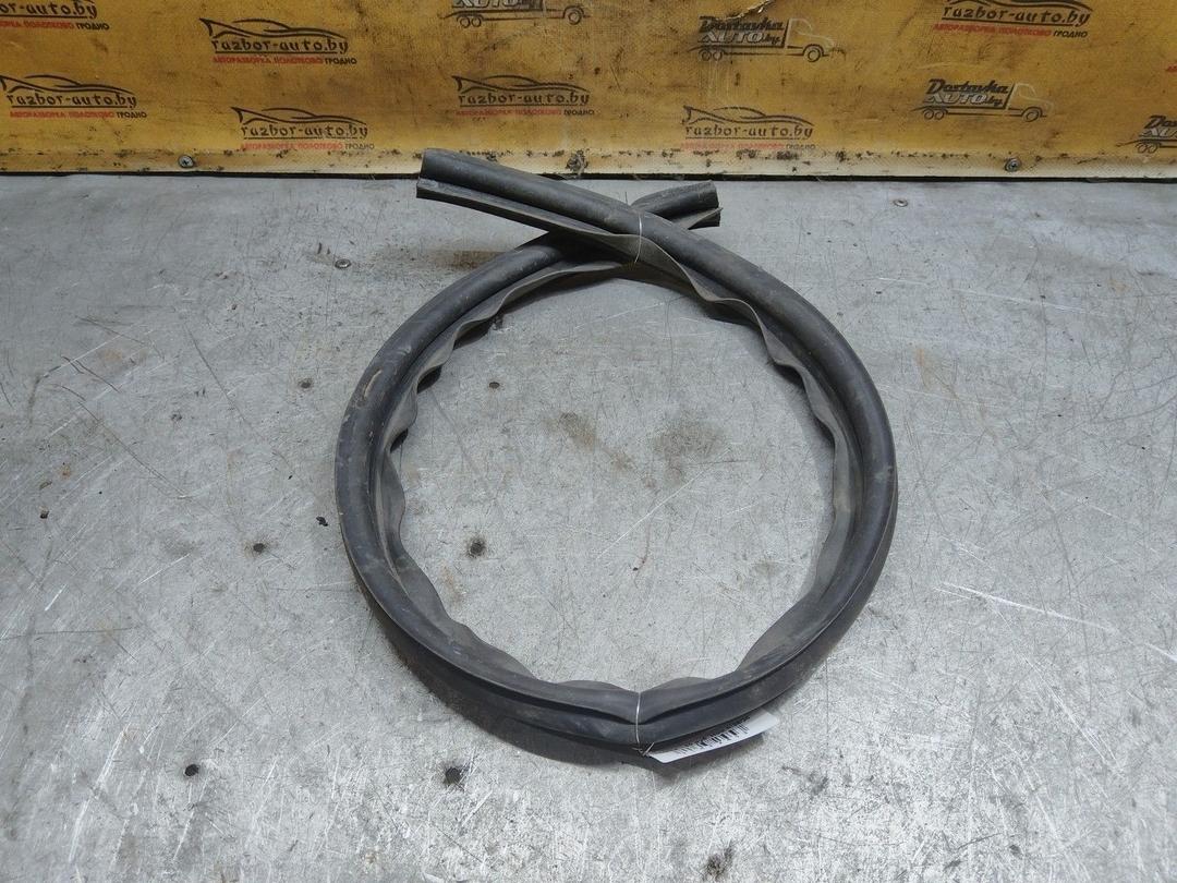 Уплотнитель капота 4J0W8N Opel Zafira