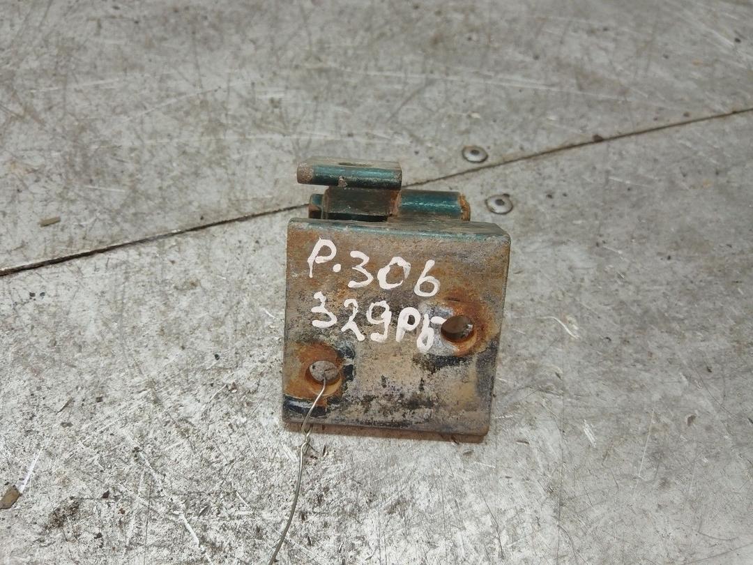 Петля двери передней правой 1EI9S2 Peugeot 306