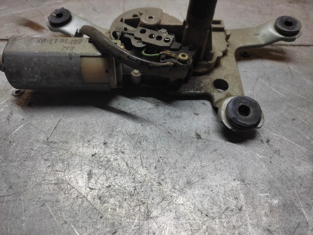 Моторчик заднего стеклоочистителя (дворника) ICQBFZ Mitsubishi Carisma - Фото 3