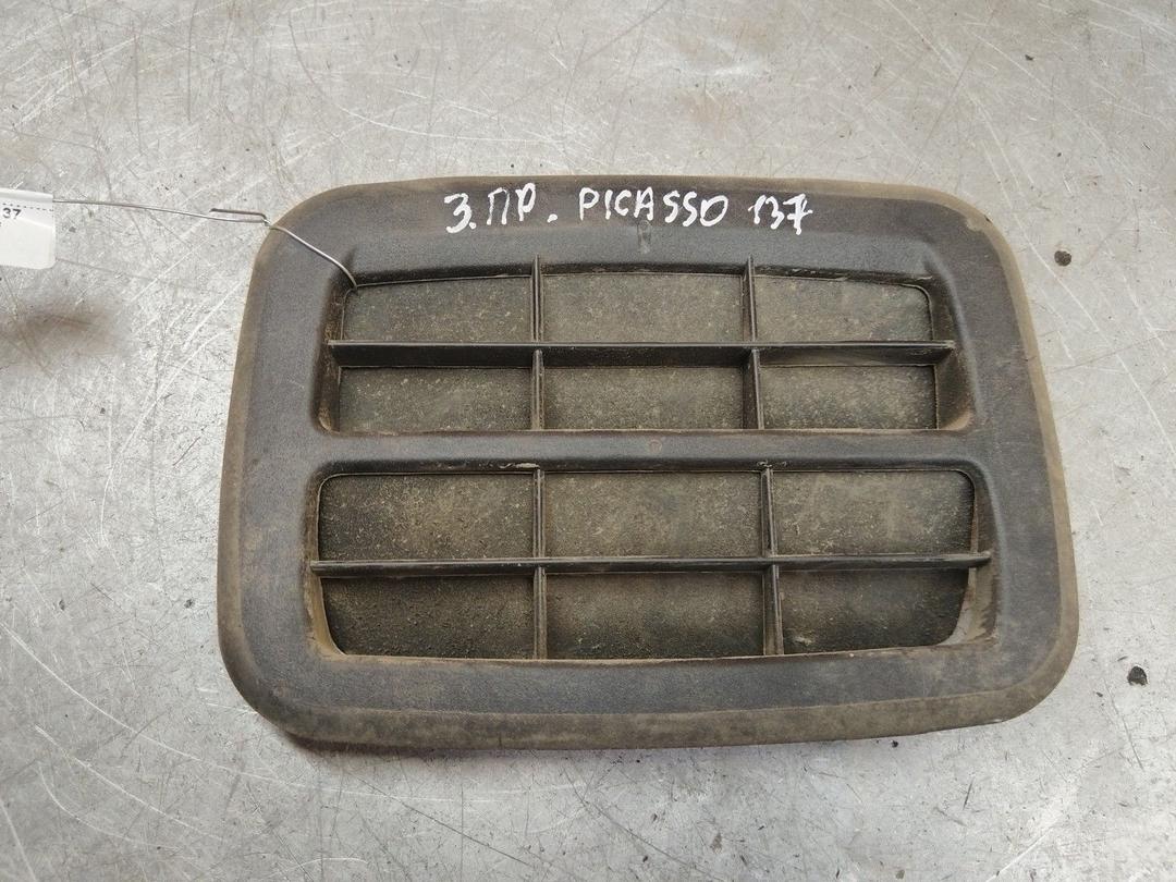 Решетка вентиляции кузова YEI9V7 Citroen Xsara Picasso