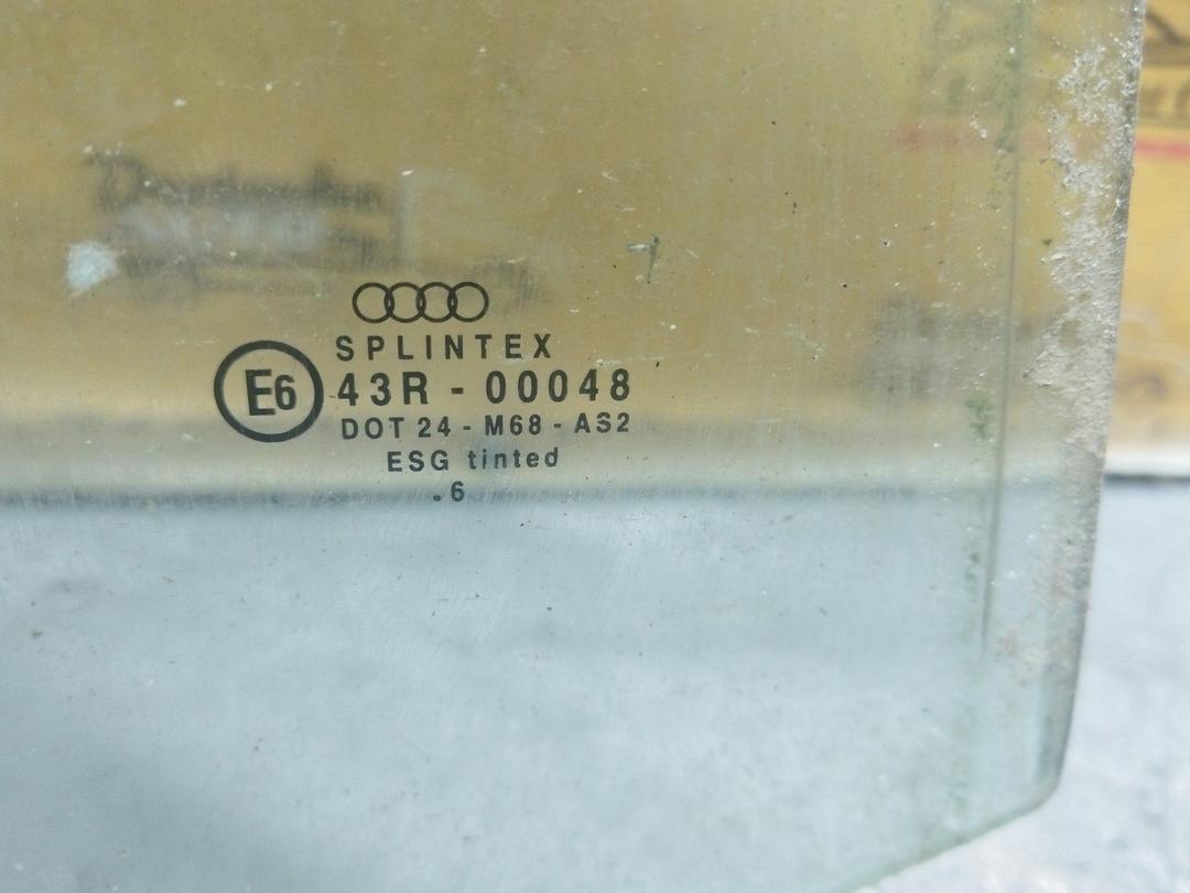 Стекло двери задней правой B7XQV4 Audi A4 купить