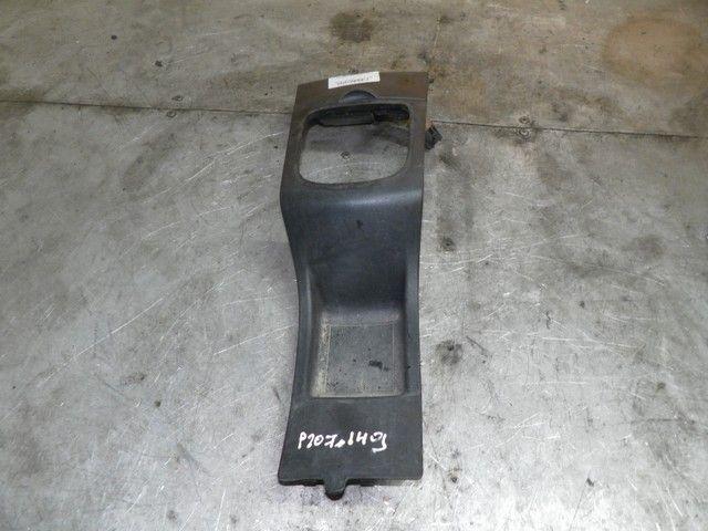 Консоль салона (кулисная часть) L869TK Peugeot 207