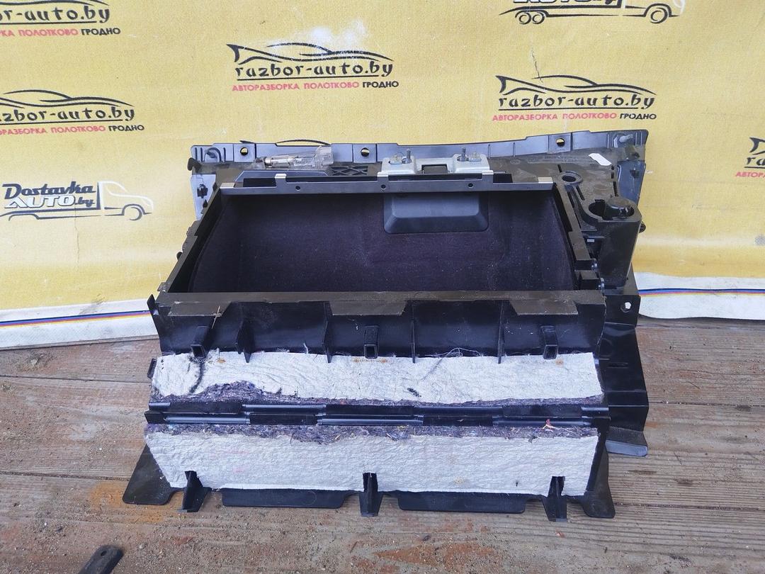 Бардачок YV5JI8 BMW 3 E46 купить на авторазборке