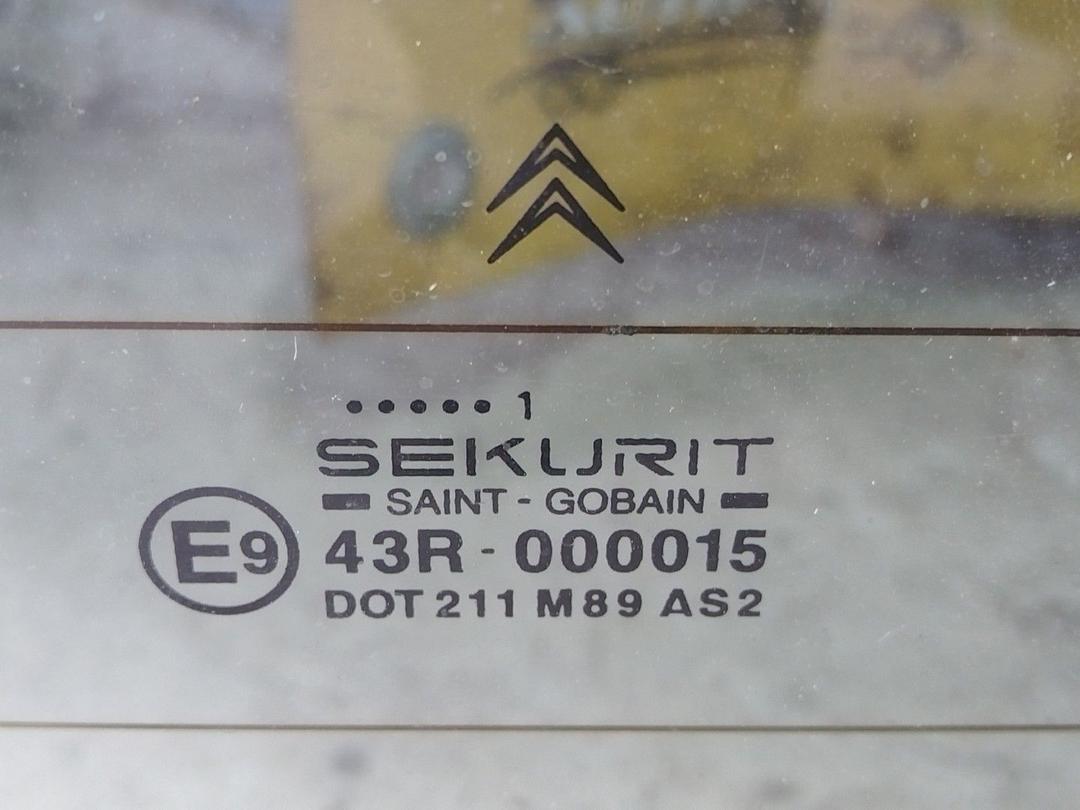 Стекло заднее QRMG51 Citroen Xsara Picasso - Фото 2