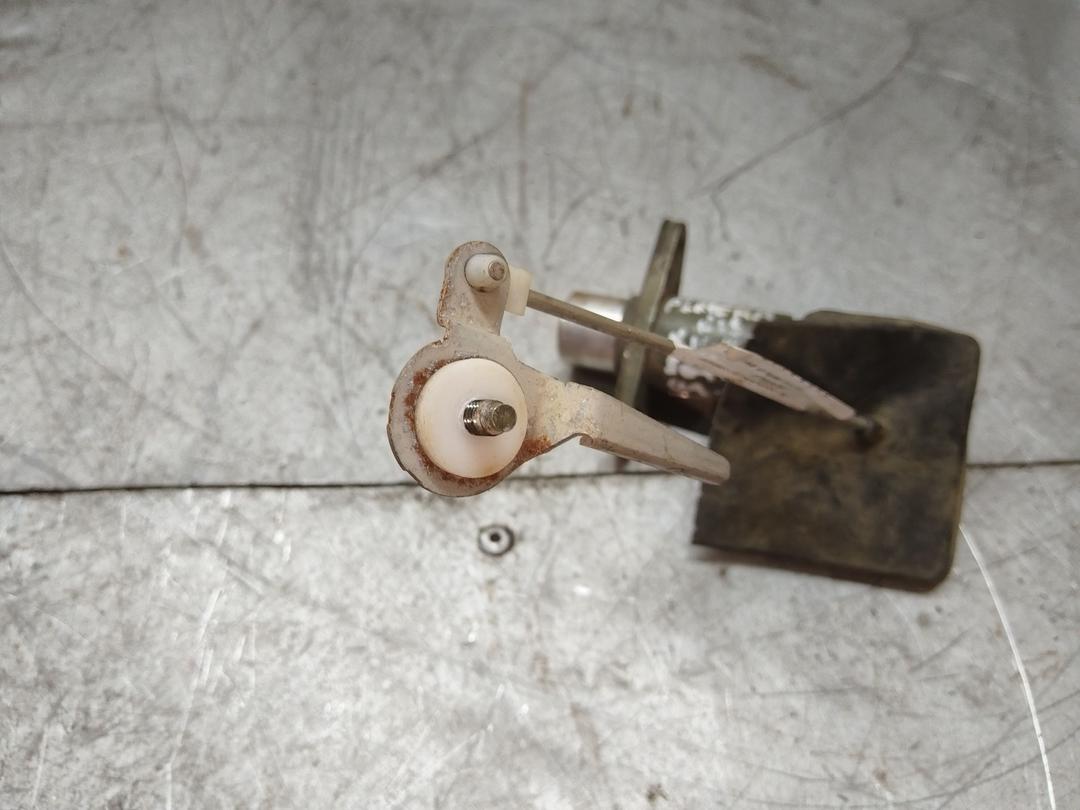 Кнопка открытия багажника X7W5Q5 Nissan Almera - Фото 3