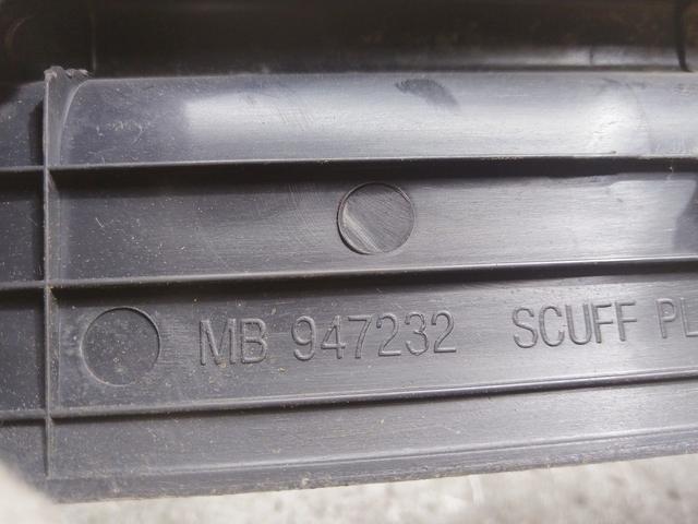 Накладка на порог внутренняя передняя правая YL3JOK Mitsubishi Carisma купить с доставкой