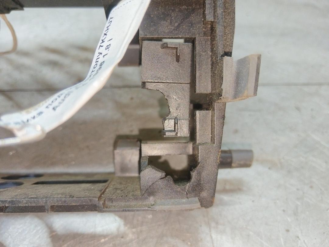 Рамка под магнитолу 7KXHJ7 Audi A4 купить в магазине запчастей бу