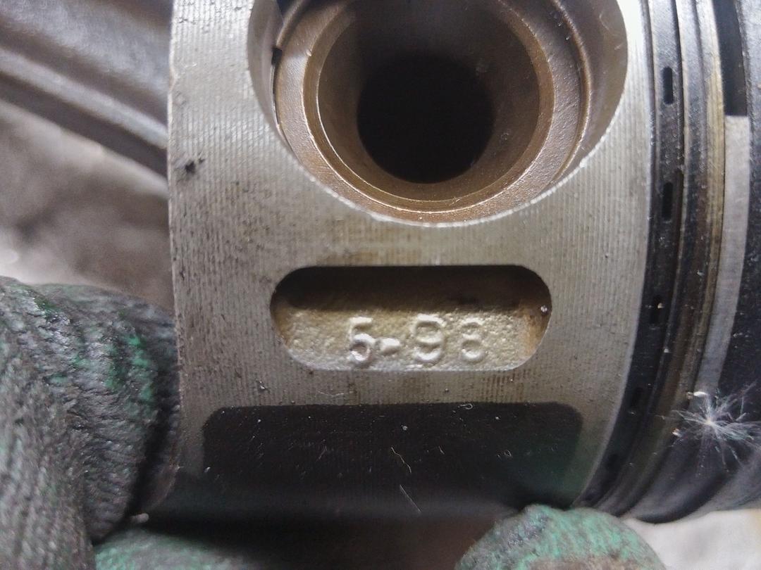 Поршень 7DP90I Mercedes Sprinter