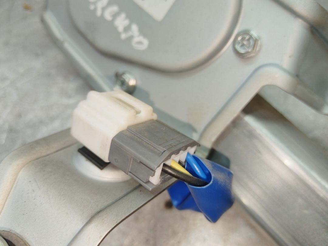 Моторчик заднего стеклоочистителя (дворника) EGN19A Kia Sorento купить на авторазборке