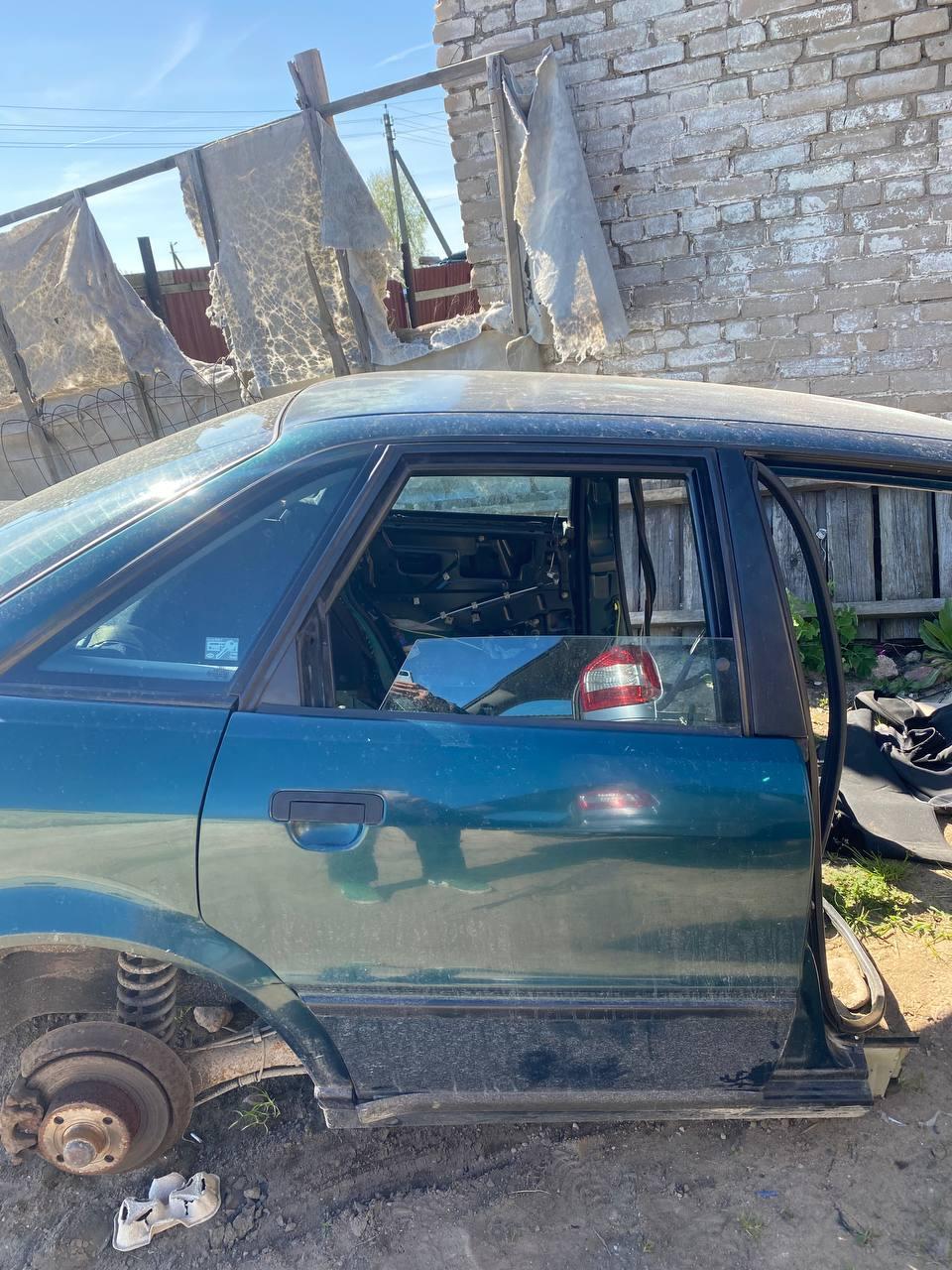 Стекло двери задней правой ZTK4PY Audi 80 - Фото 1