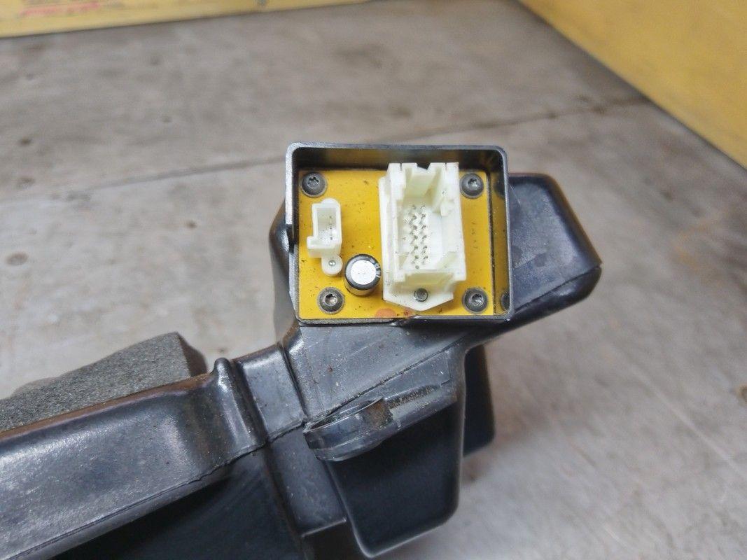 Динамик двери передней правой A6TVLV BMW 5 E39 купить в магазине запчастей бу