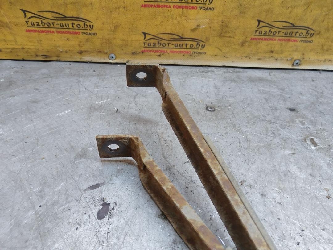 Крепление топливного бака C3TW4F Toyota Corolla