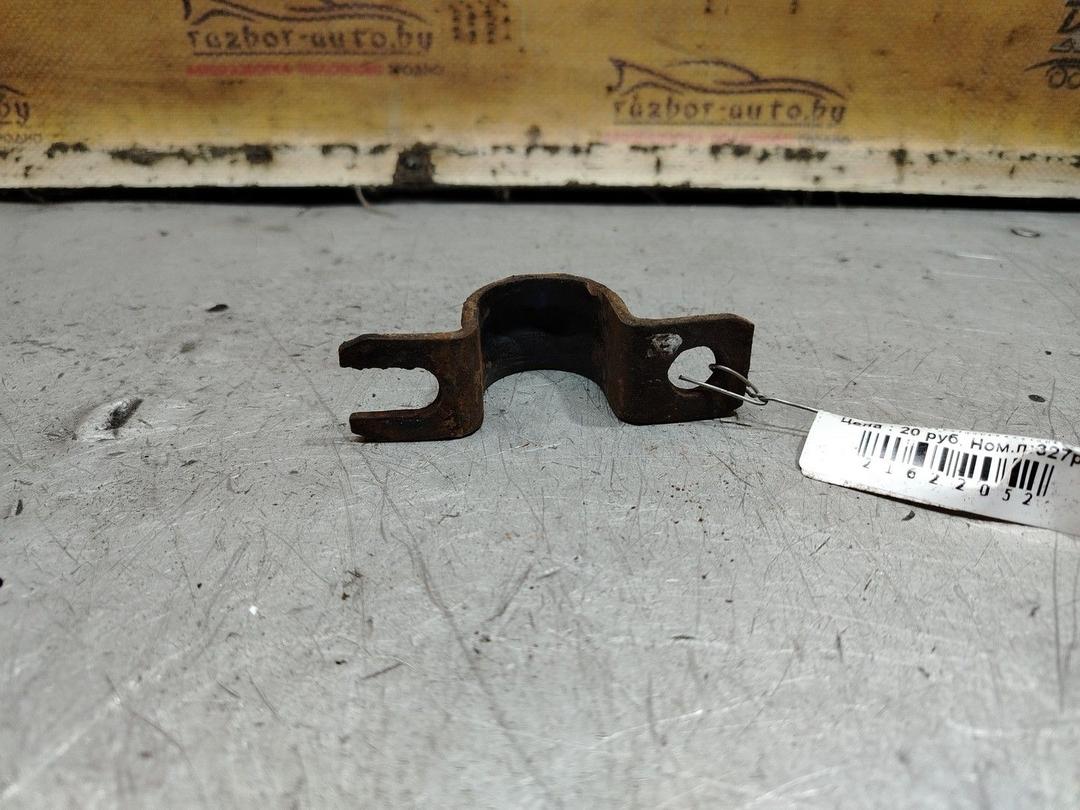 Крепление втулки стабилизатора 4Y51NU Nissan Primera - Фото 3