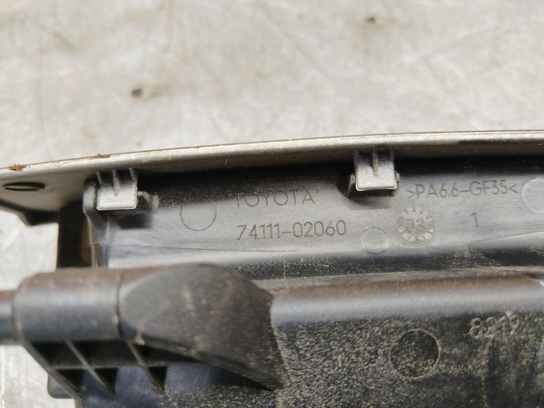 Пепельница 8YK81D Toyota Corolla купить на авторазборке