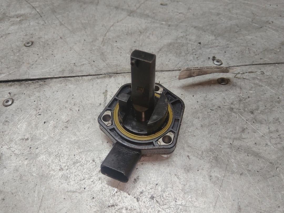 Датчик уровня масла IB9X7H Volkswagen Golf - Фото 2