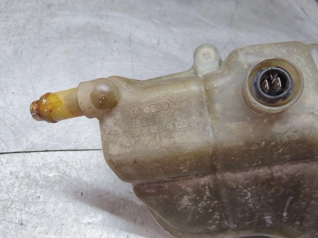 Бачок расширительный XVC6AB Audi A4 купить в магазине запчастей бу