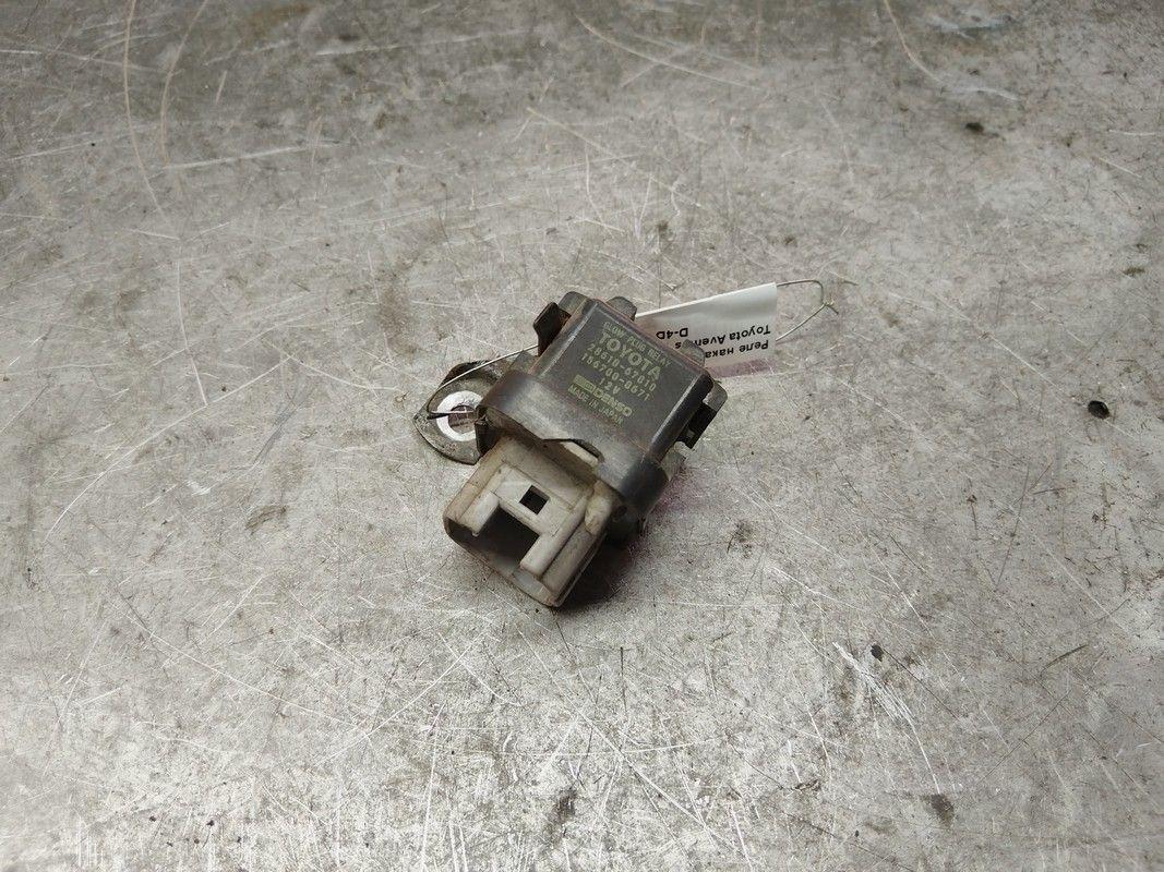 Реле накала свечей UZ4SWM Toyota Avensis Verso