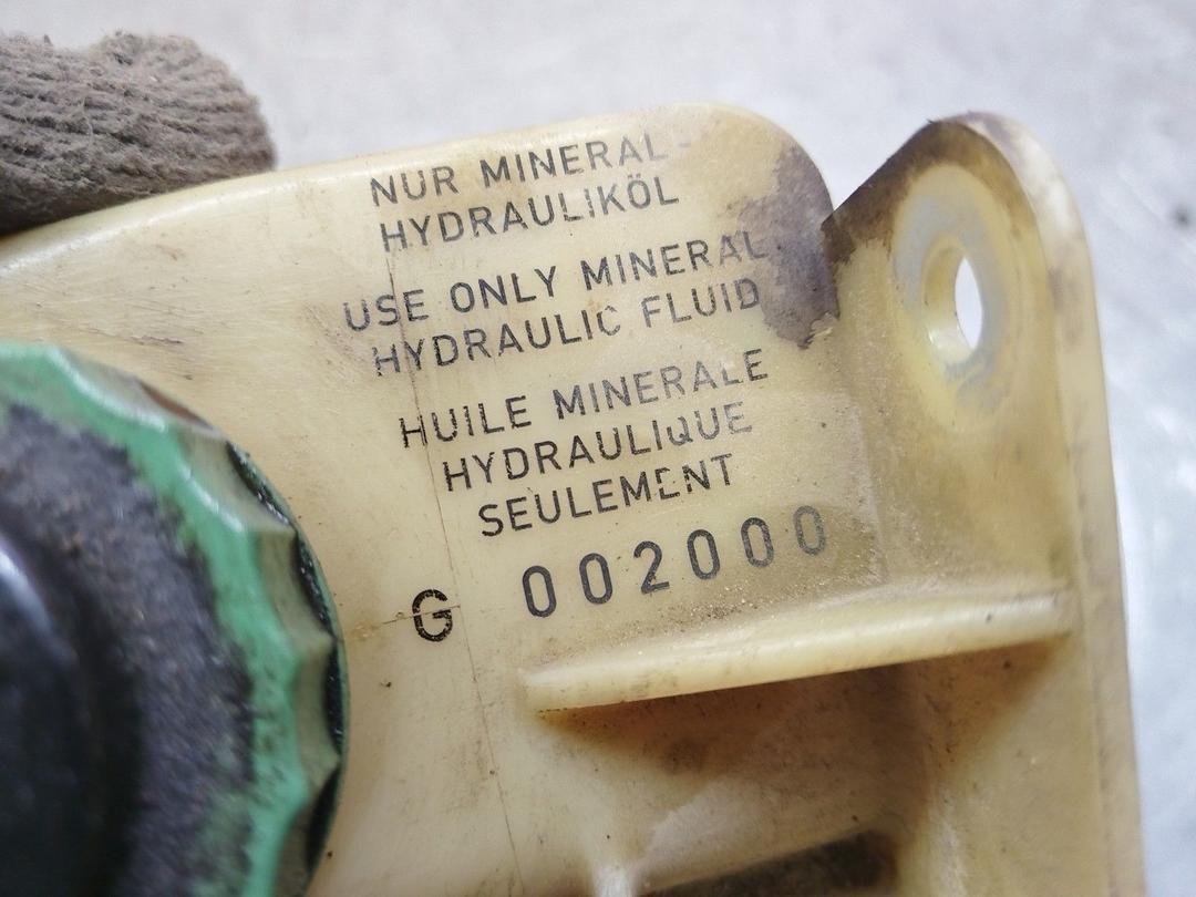 Бачок гидроусилителя S2W735 Audi 80 купить в магазине запчастей бу