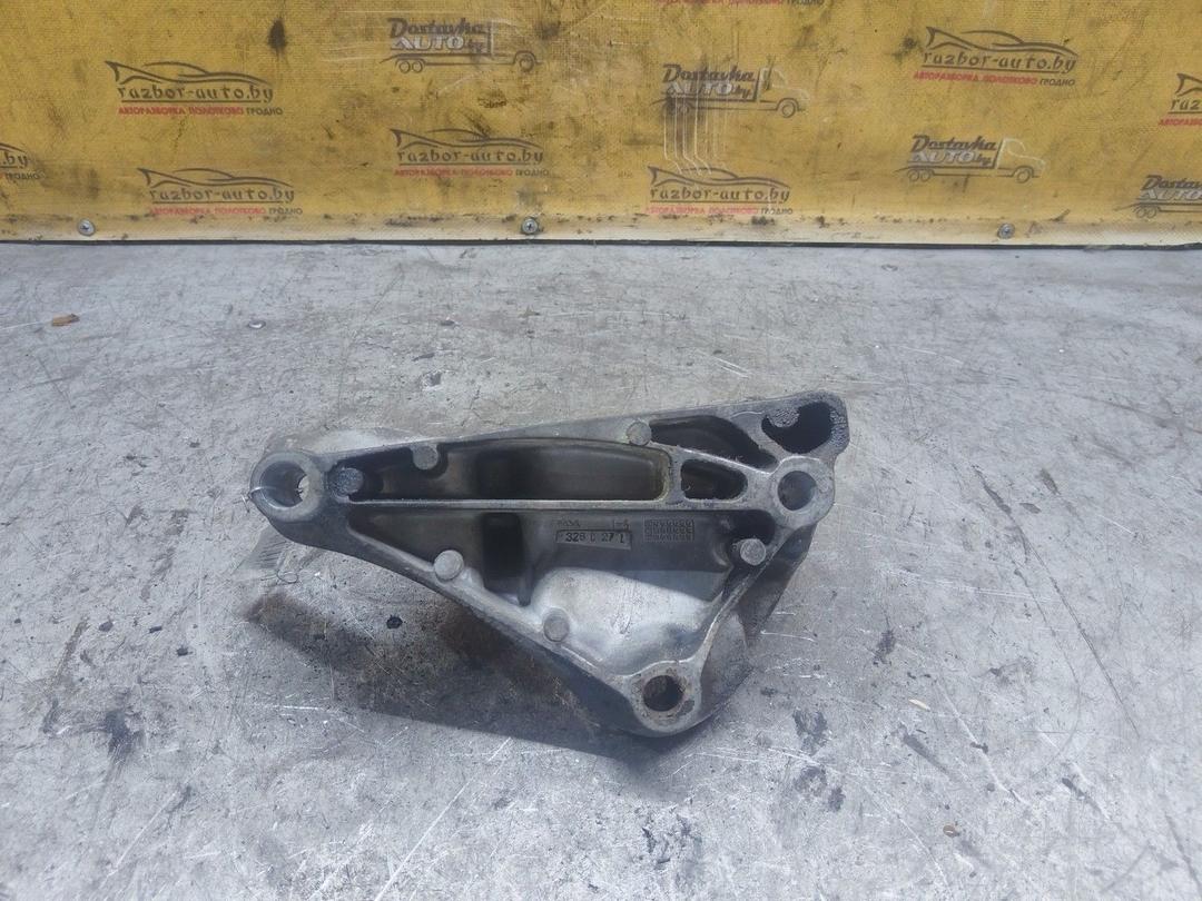 Кронштейн КПП 8PUM1T Peugeot 407