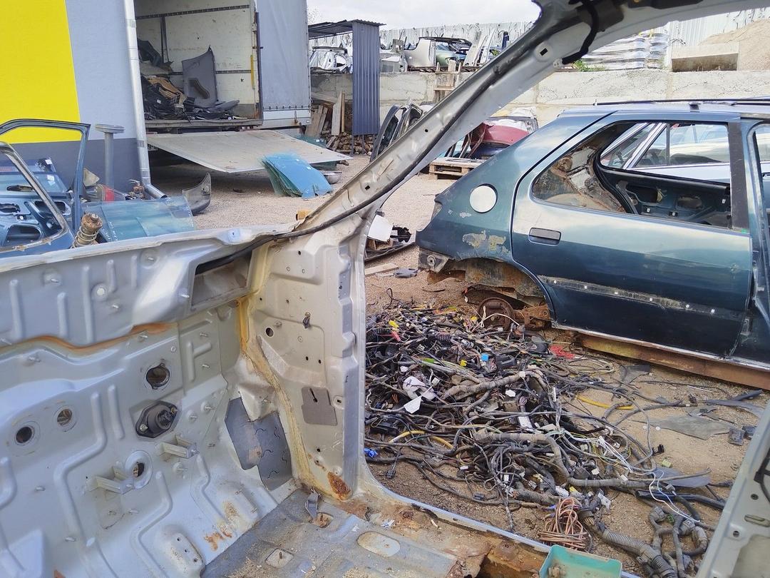 Стойка кузовная передняя правая NQEX8W Kia Carnival купить на авторазборке