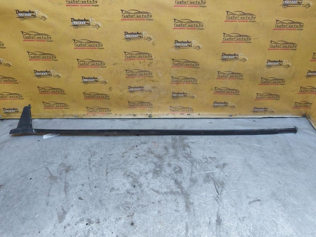 Молдинг стекла двери передней правой наружный RWMFUI Seat Altea