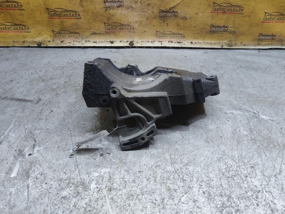 Кронштейн компрессора кондиционера U4GIHA Volkswagen Passat - Фото 2