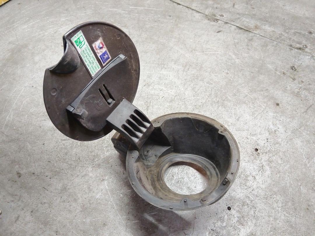 Лючок топливного бака 7YA7KW Peugeot 207 купить с доставкой