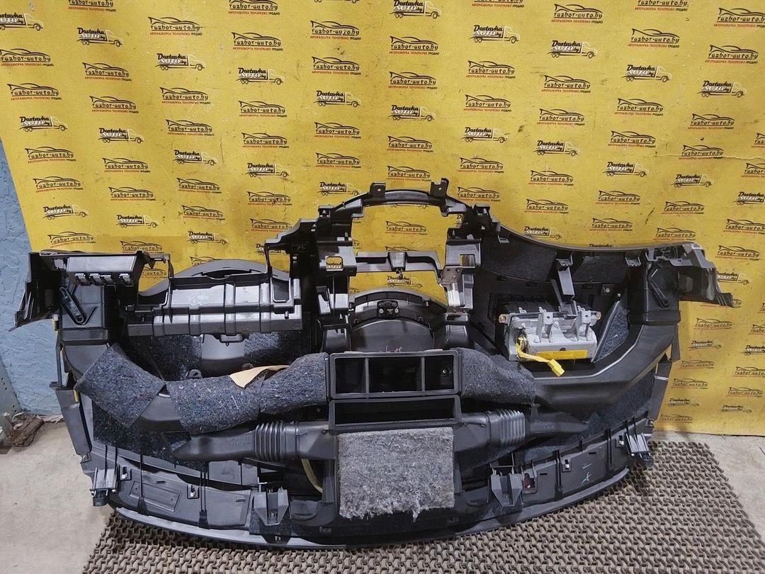 Панель передняя салона (торпедо) U4U65X Mitsubishi Grandis undefined