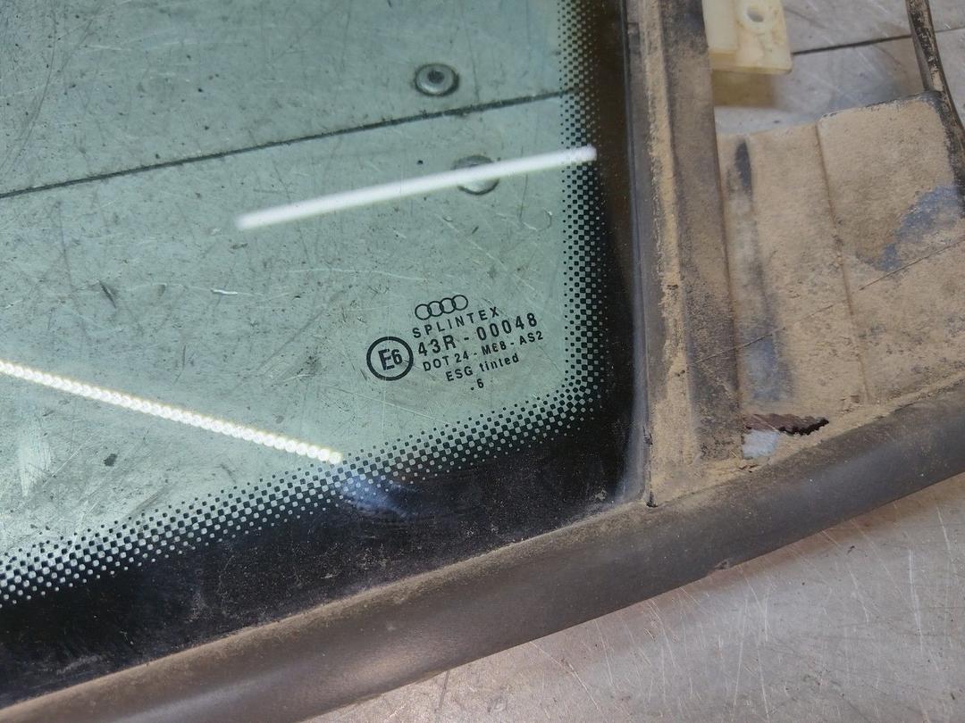 Стекло кузовное боковое правое S0146F Audi A4 купить