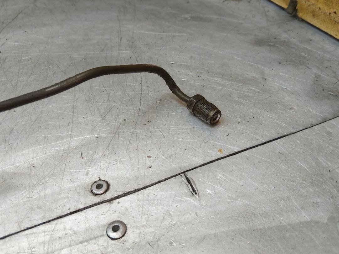 Трубка сцепления 1AXD1Q Audi A4 - Фото 2