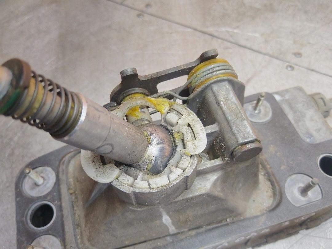 Кулиса VE3HBW Volkswagen Caddy купить в магазине запчастей бу