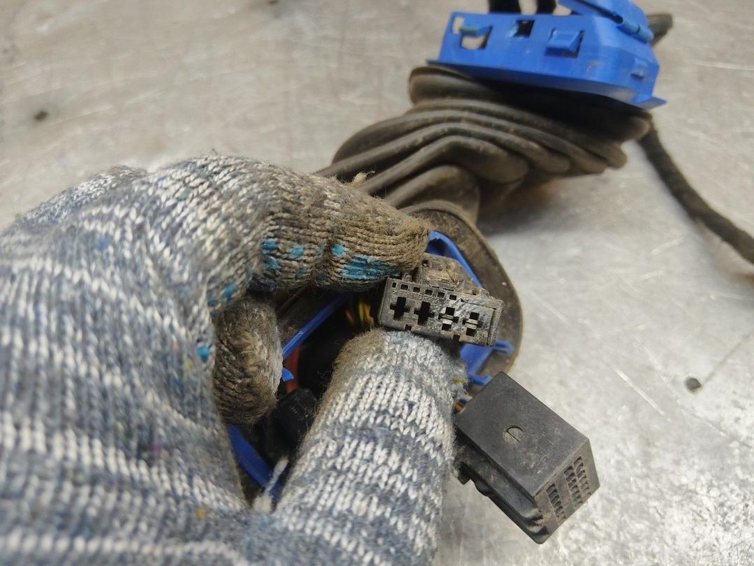 Проводка двери передней правой CJ3M16 Volkswagen Polo купить с доставкой