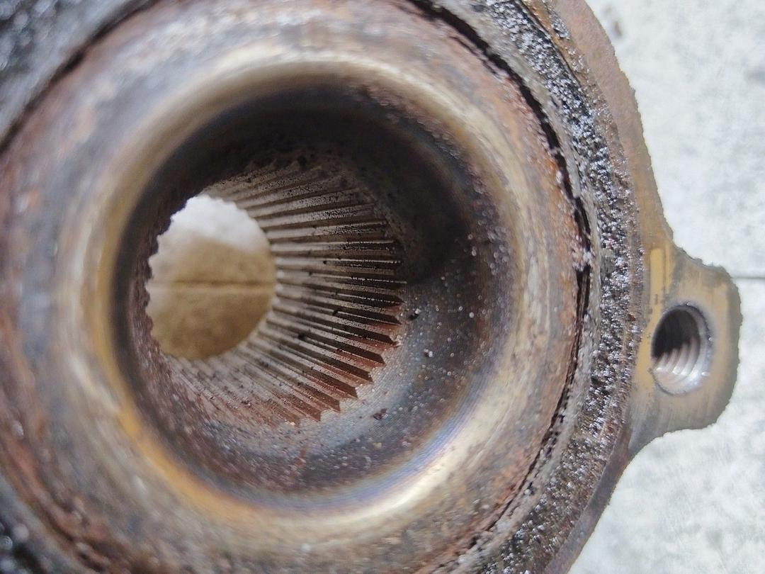 Ступица задняя левая 62AFUT Volvo XC70 купить на авторазборке