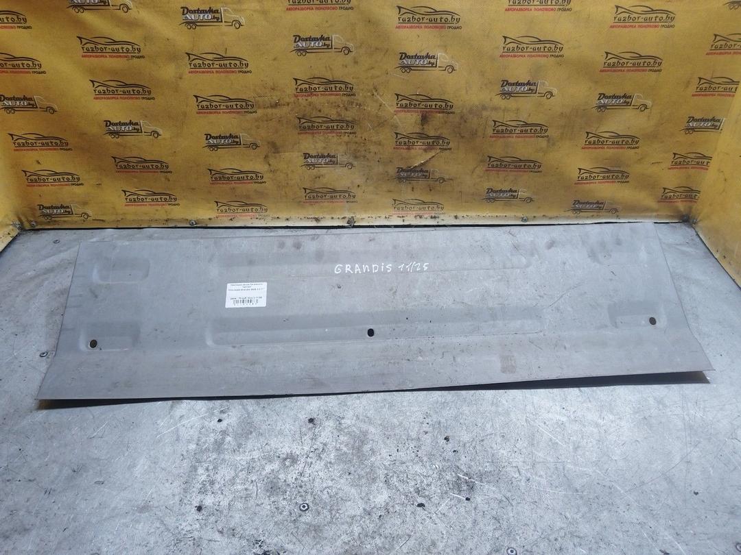 Накладка замка багажника 74P7K7 Mitsubishi Grandis купить