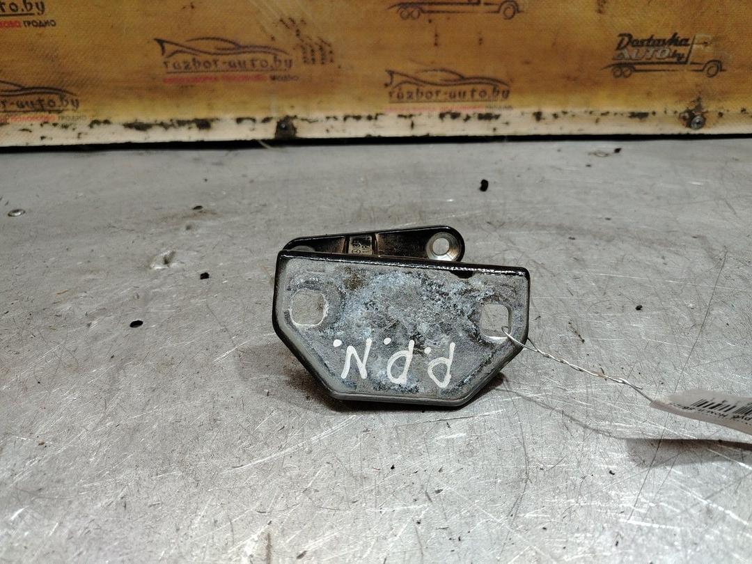 Петля двери передней правой SZHV2B Mercedes A W168 - Фото 2