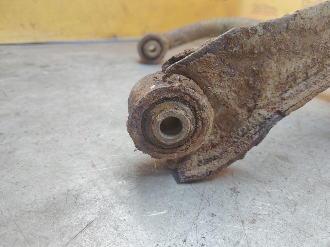 Рычаг задний левый W0NB99 Peugeot 607 купить