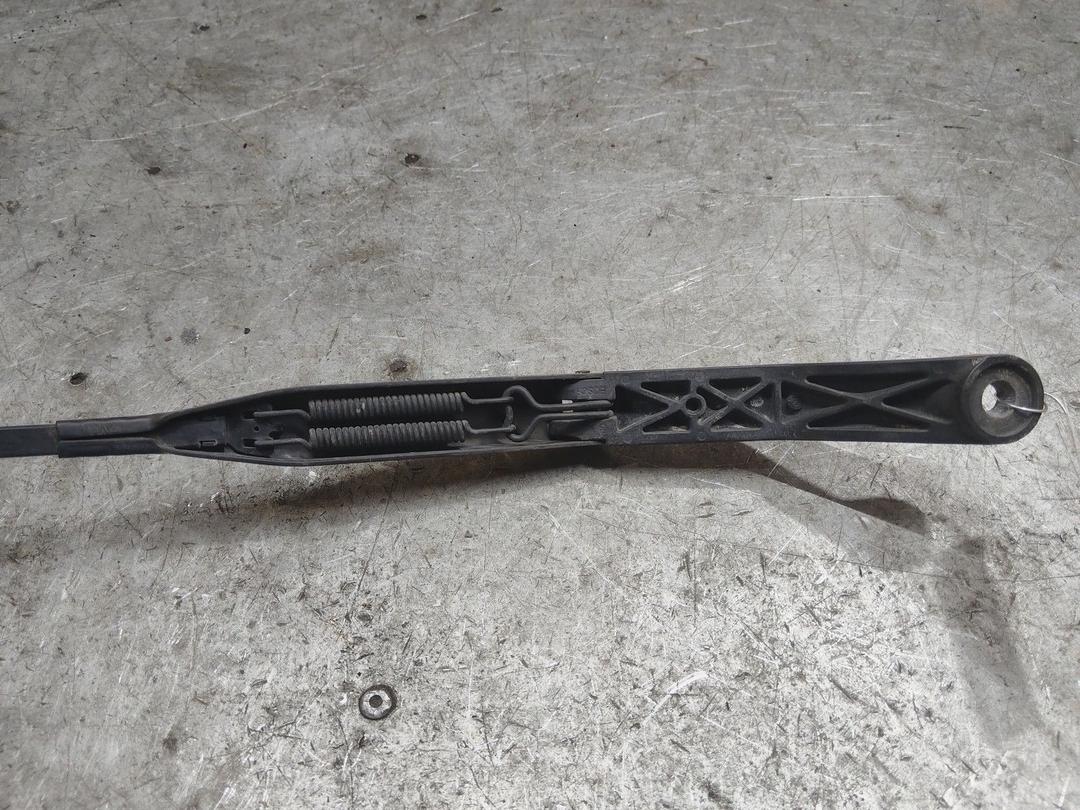 Щеткодержатель (поводок стеклоочистителя, дворник) 1FTETV Mitsubishi Carisma купить на авторазборке