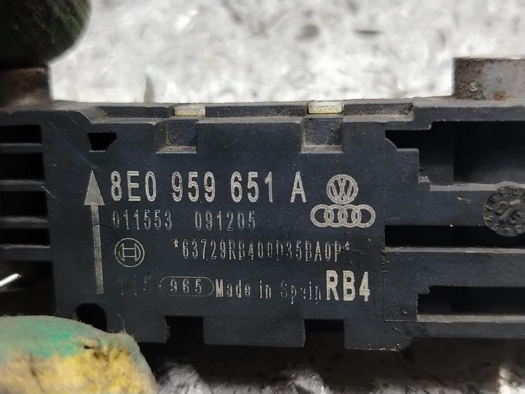 Датчик удара SNV43X Audi A4 - Фото 4