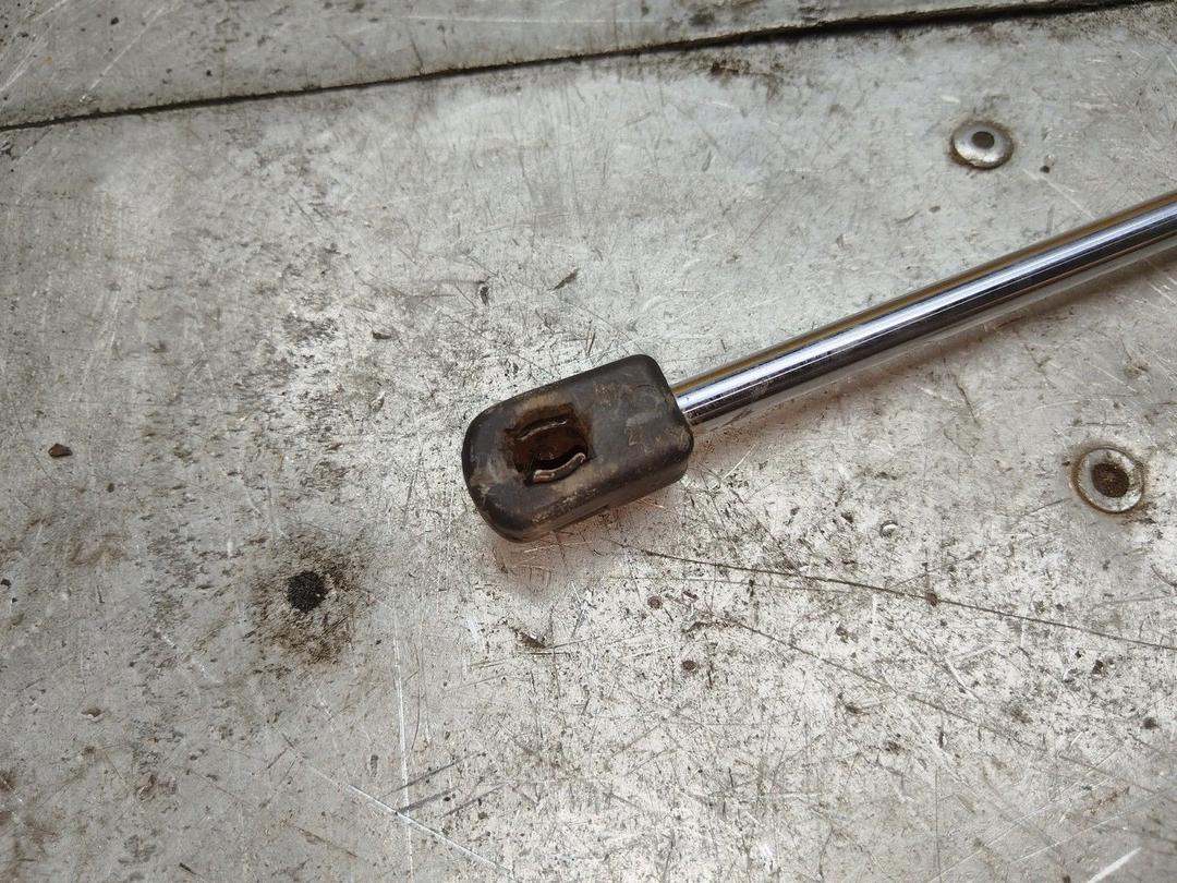 Амортизатор крышки багажника (3-5 двери) OR56F8 Volvo V40 - Фото 3