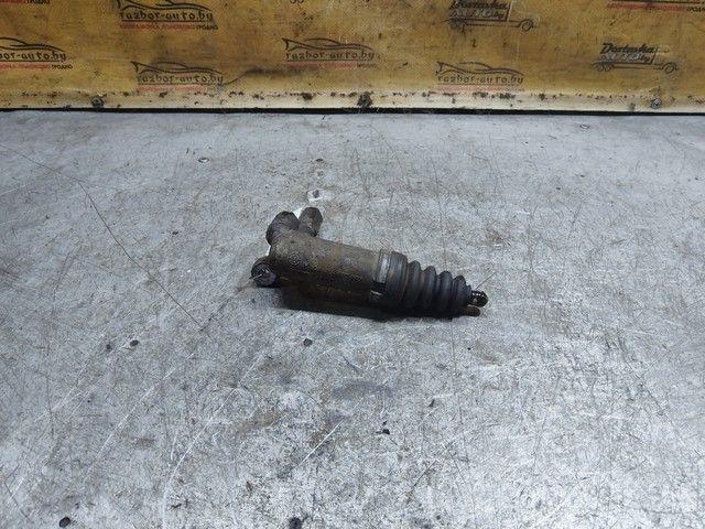 Цилиндр сцепления главный UIS3UZ Audi A4 купить