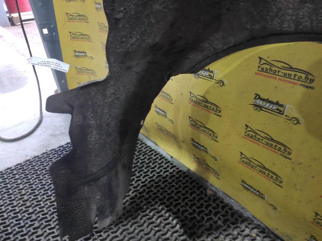 Защита арок передняя правая (подкрылок) BHT3P2 Audi 80 купить в магазине запчастей бу