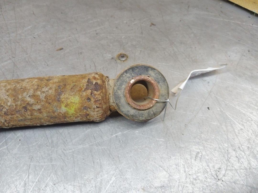 Амортизатор задний правый IQ7423 Toyota Yaris Verso купить