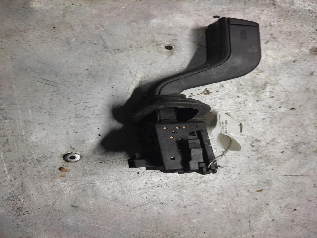 Переключатель подрулевой (стрекоза) 7B2XRY Opel Meriva